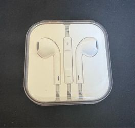 NEW Apple WIRED EarPods with 3.5 MM Headphone Plug