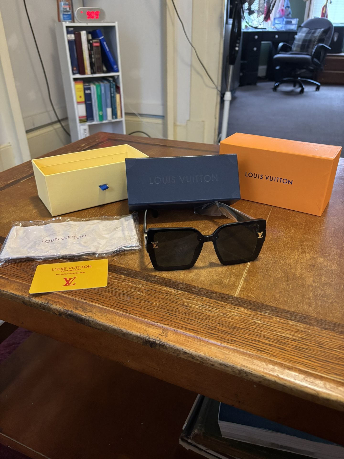 Louis Vuitton Woman’s LV Sunglasses! Brand New!