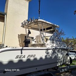 22' 2004 SEAPRO BOAT W/ TRAILER  