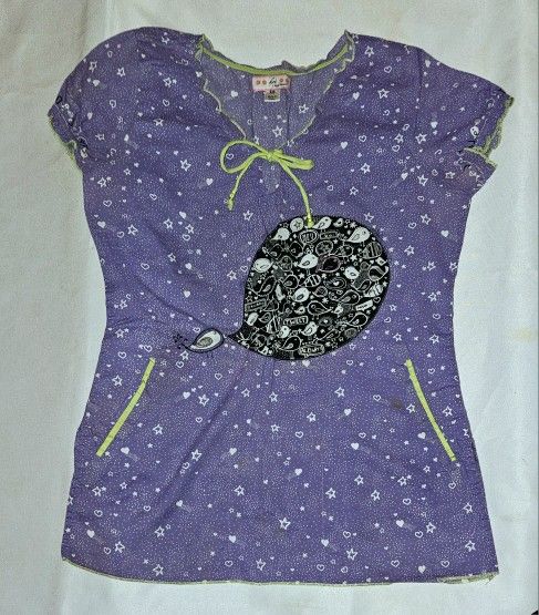 Koi Bridgette Scrub Top In Lavender With a Black Whale Size Xsmall