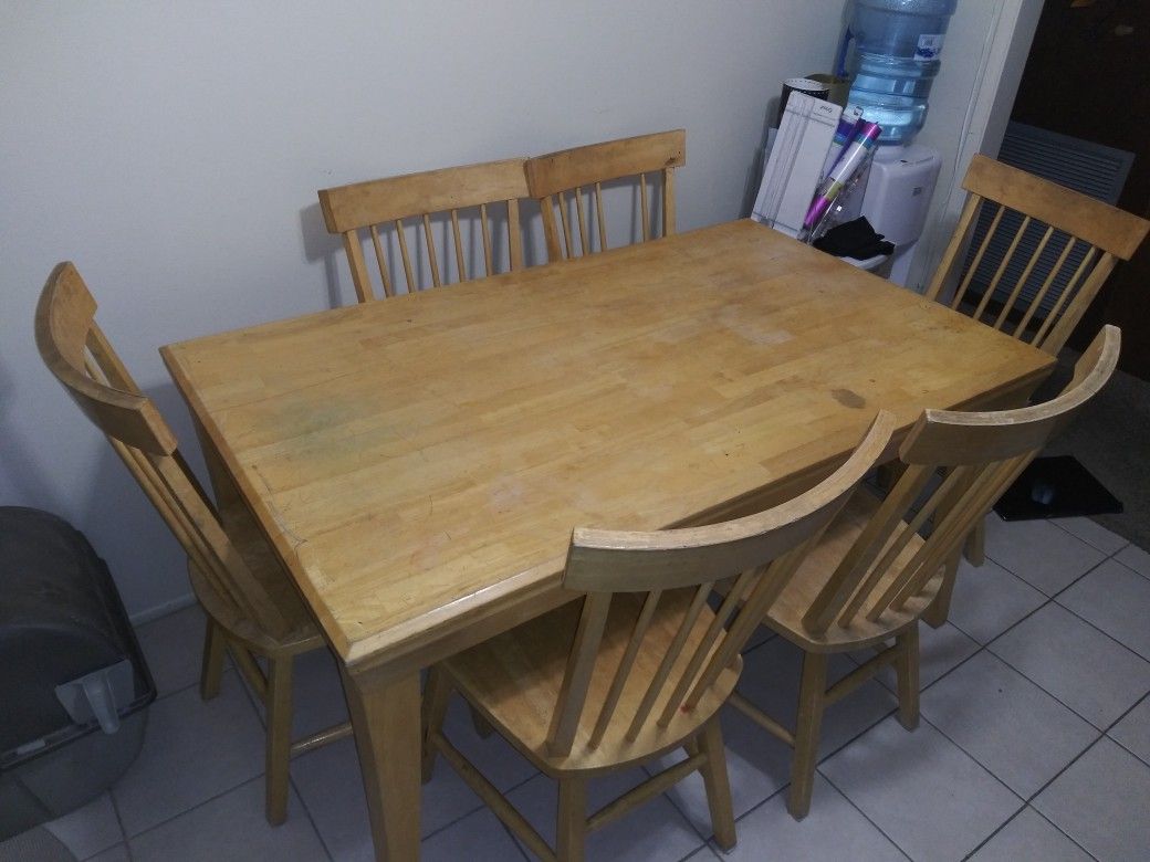 Kitchen/Dining room table and 6 chairs