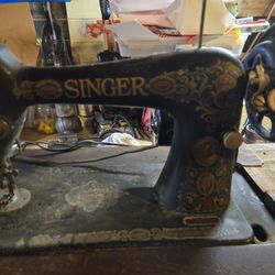 1920 Singer Sewing Machine W/Table