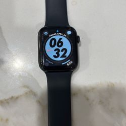 Apple Watch SE 44mm Aluminum (Used)