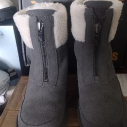      Snow Boots/Botines De Frío / Koolaburra By UGG/ Size 8