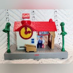 Fisher Price Geotrax  Train Track Building Conductor's Crossing Station 