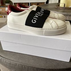 Givenchy in leather white size 5 US  (38 European)