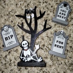 Mini Wooden Halloween Decor 