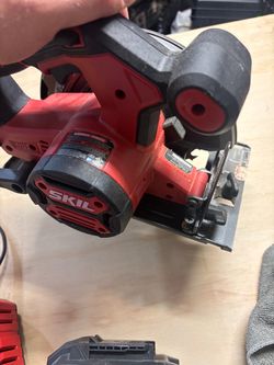 SKIL 20V 6-1/2 Inch Cordless Circular Saw Includes 2.0Ah PWR CORE 20 Lithium Battery and Charger