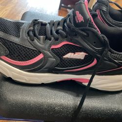 AVIA BLACK PINK TRIM SIZE 7.5 SNEAKERS