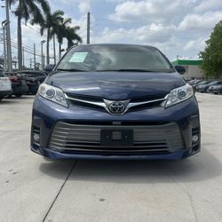 2018 Toyota Sienna XLE