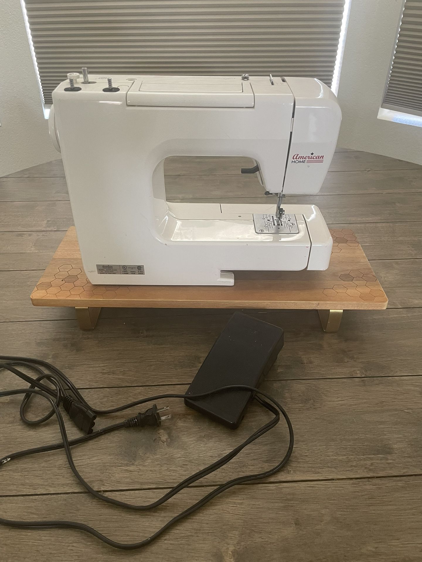 Sewing Machine American Home AH700