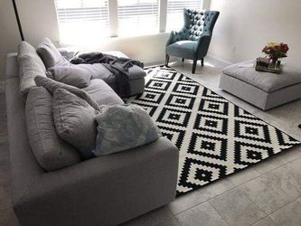 Living Spaces Luxury Sectional w/ Free Ottoman * Moving Sale*