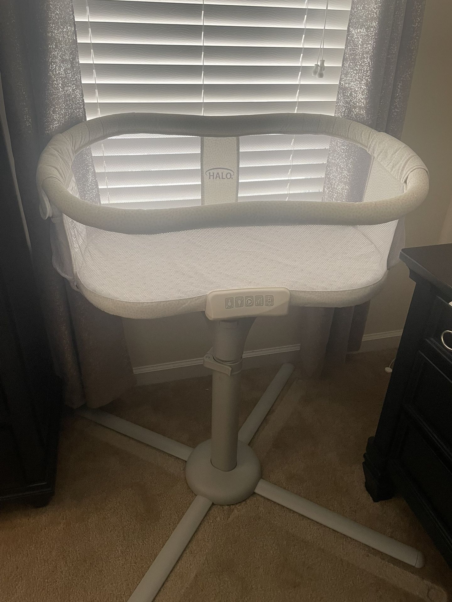HALO innovations Bassinet Swivel