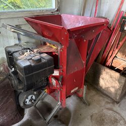 Wood chipper (medium Size): Free 