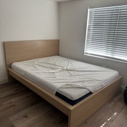 Queen Size Bed With Mattress 