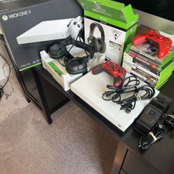 Xbox One X 1TB / 2 controllers / Turtle Beach Stealth 420X+ / Accessories 