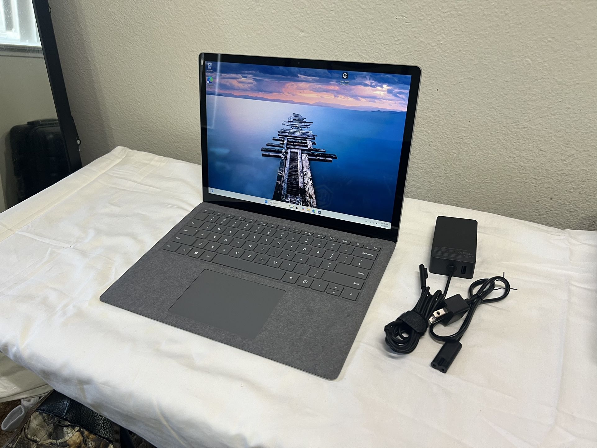 MS Surface Laptop 3 10Gen i5,8GB RAM,256GB SSD,TouchScreen,MS Office,Win11 pro