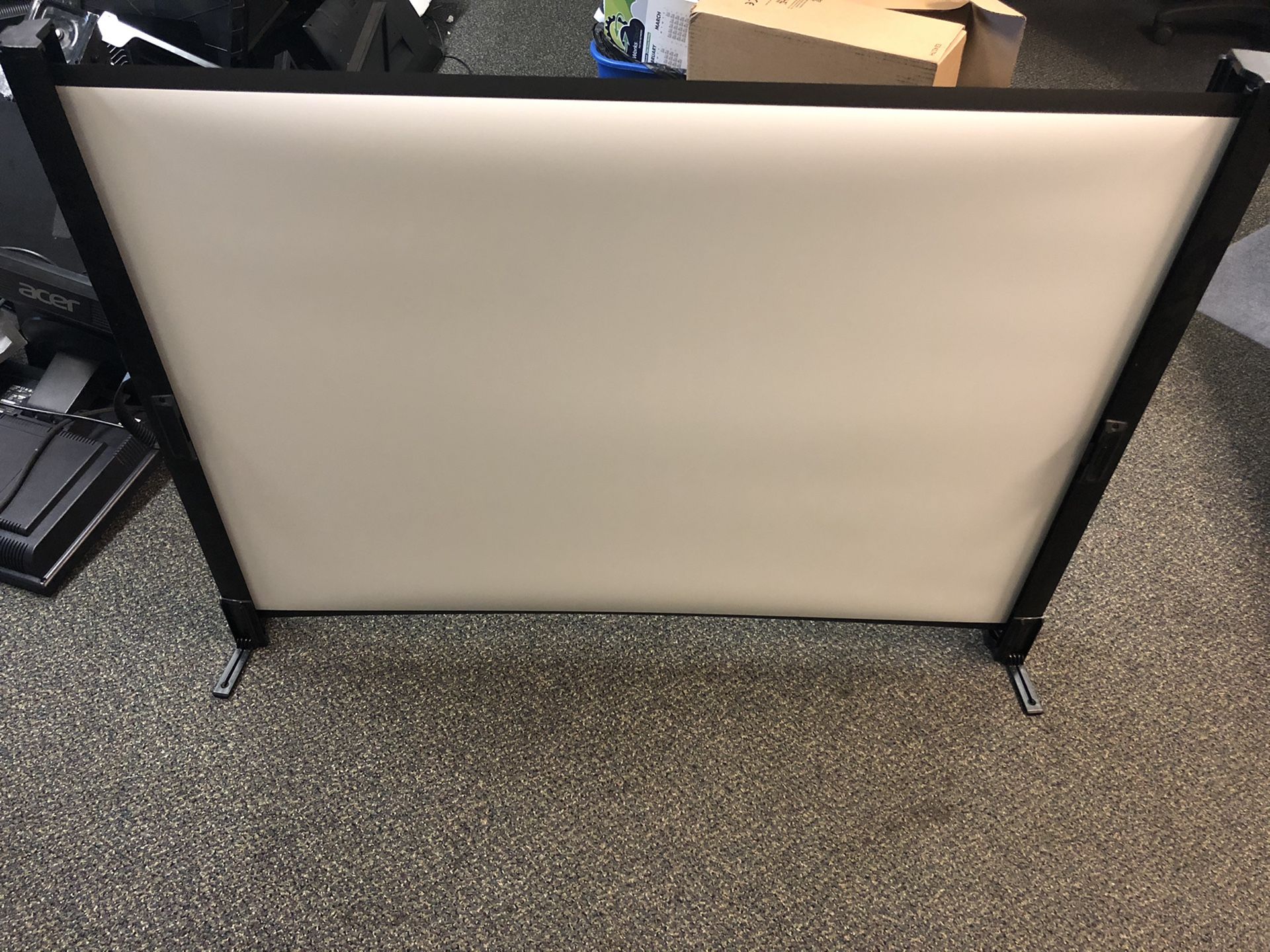 InFocus Retractable White Screen