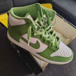 Nike Dunks - Size 8M
