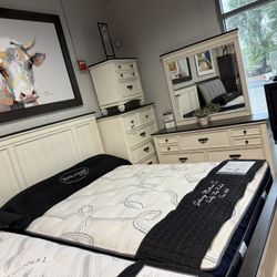 4pc Queen Bedroom Set