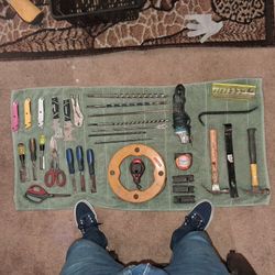 Thirty two pieces miscellaneous tools