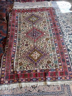 Handmade carpet 6ft by 4ft silk and wool material