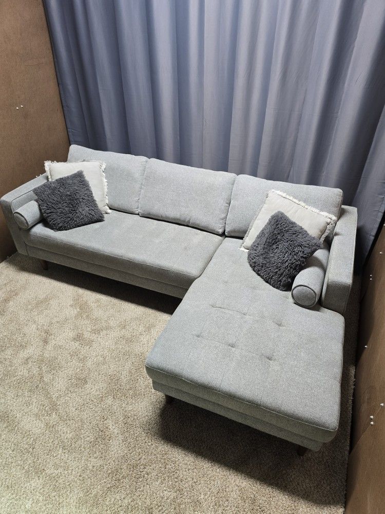 Modern Light Gray Sectional Sofa Excellent Condition – Free Delivery