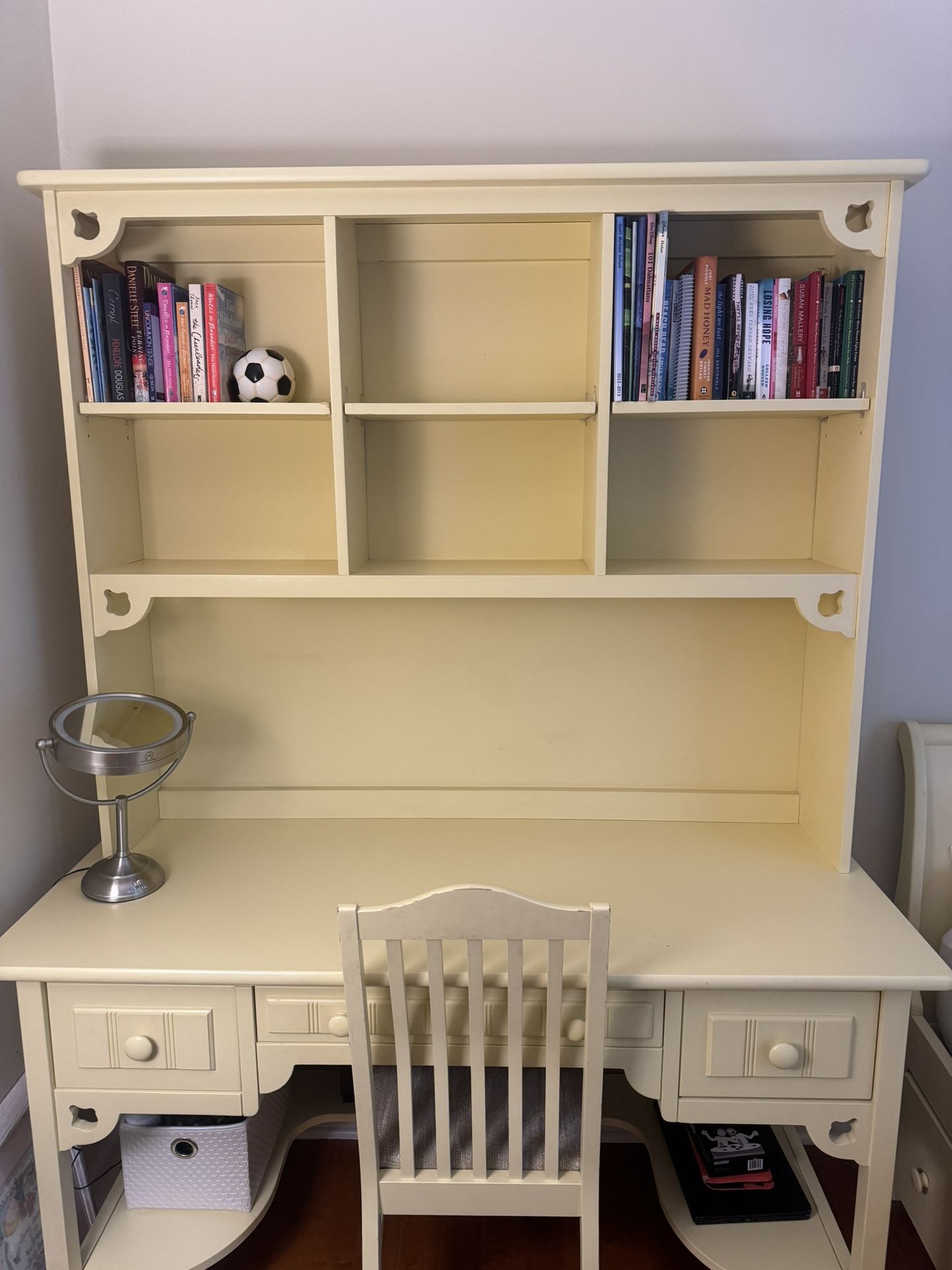 Big Desk With Hutch - Super Cute!