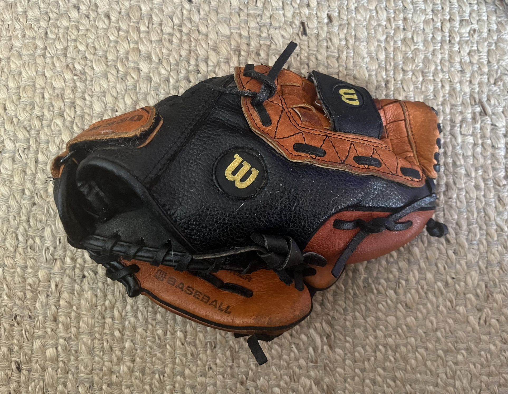 Wilson A350 Youth Baseball Mitt