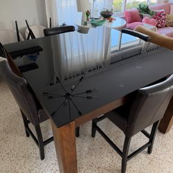 Dining room table with 4 chairs