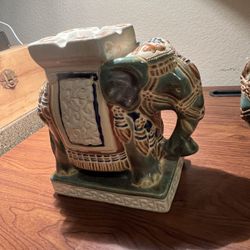 2 vintage hand  painted ceramic  Table elephant ashtrays / figures  table top
