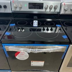Frigidaire glasstop Stainless steel stove brand new with air fry 