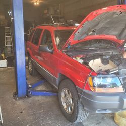 2001 Jeep Grand Cherokee ...105k Miles..**FOR PARTS** 