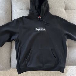 Black Supreme Hoodie 