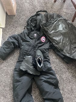 Canada Goose Arctic Program Snowsuit Men’s + Columbia Winter Boots 9 1/2