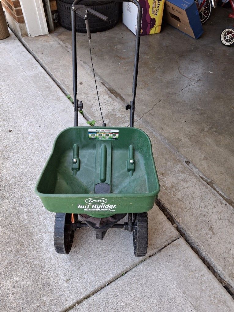 Scott's Turf Builder Mini