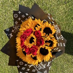 Ramo De Girasoles Con Rosas