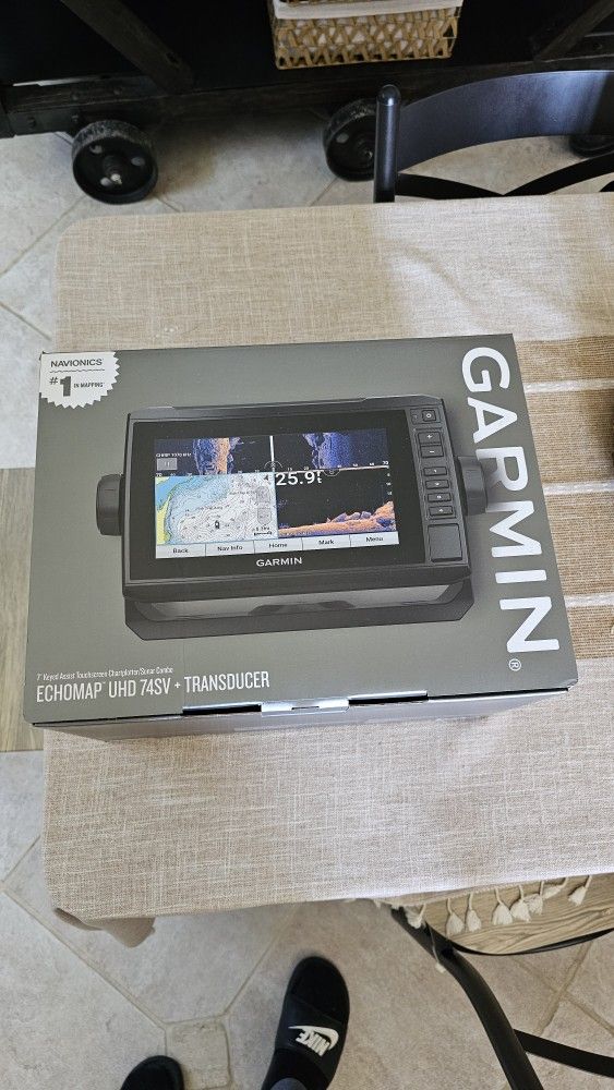 ECHOMAP UHD 74sv Chartplotter/Fishfinder Combo with GT54 Transducer