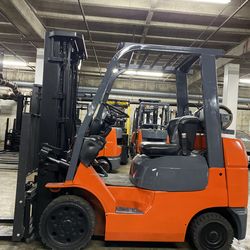 TOYOTA M7 forklift 5500 lb,3 stage, side shift