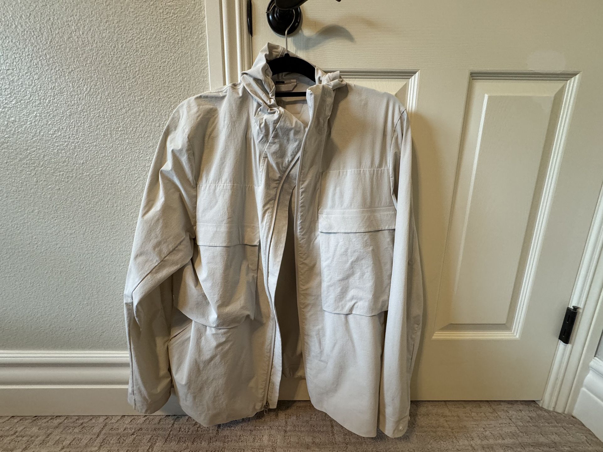 LuLulemon Men’s Cargo Windbreaker