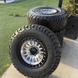 4 kmc rims 285/70/r17 bfg ko3  tires Tacoma rims Chevy rims 6 lug rims 33s llantas r17 methods Trd 