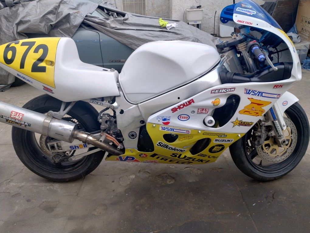 Suzuki GSXR 600 Track Bike