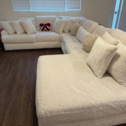 Huge cozy sectional couch with chase