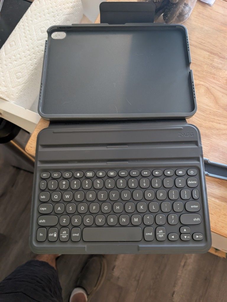 ZAGG Keyboard Case And Apple Pencil (2nd Generation)