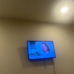 32 Inch Insignia Smart TV With Mount…100.00!
