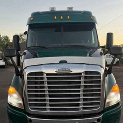 2018 Freightliner Cascadia 113 Truck