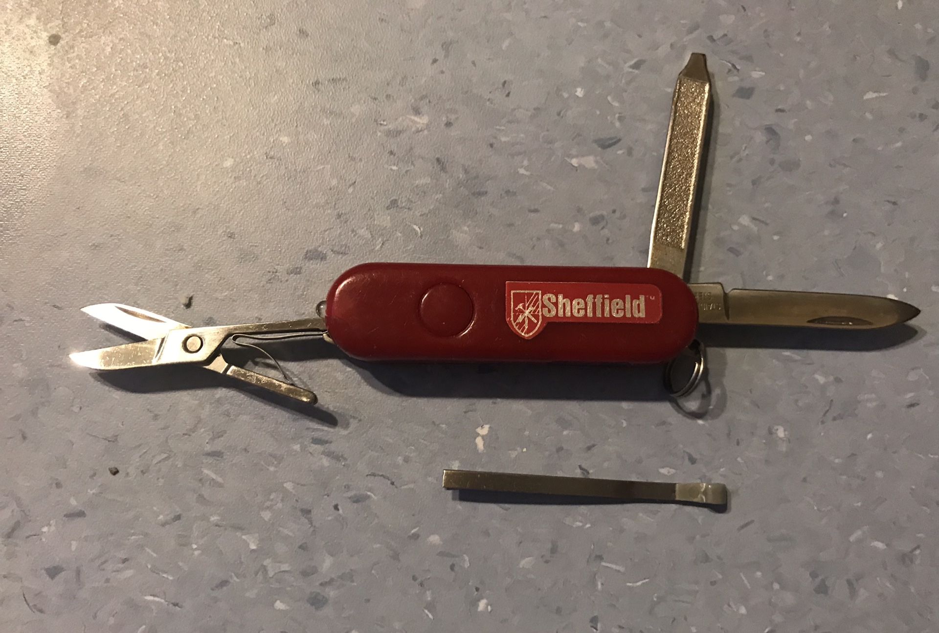 Used nice condition sheffield flashlight /pocket knife combo