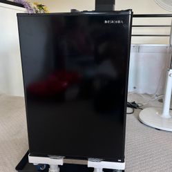 2.6 Cu Ft Mini Fridge For Sale