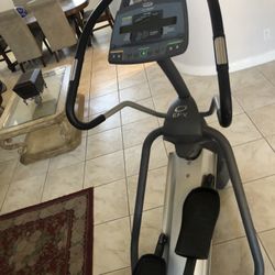 Precor Elliptical Efx 5.23