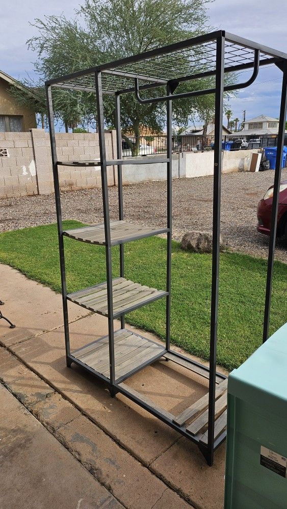 Free Shelves